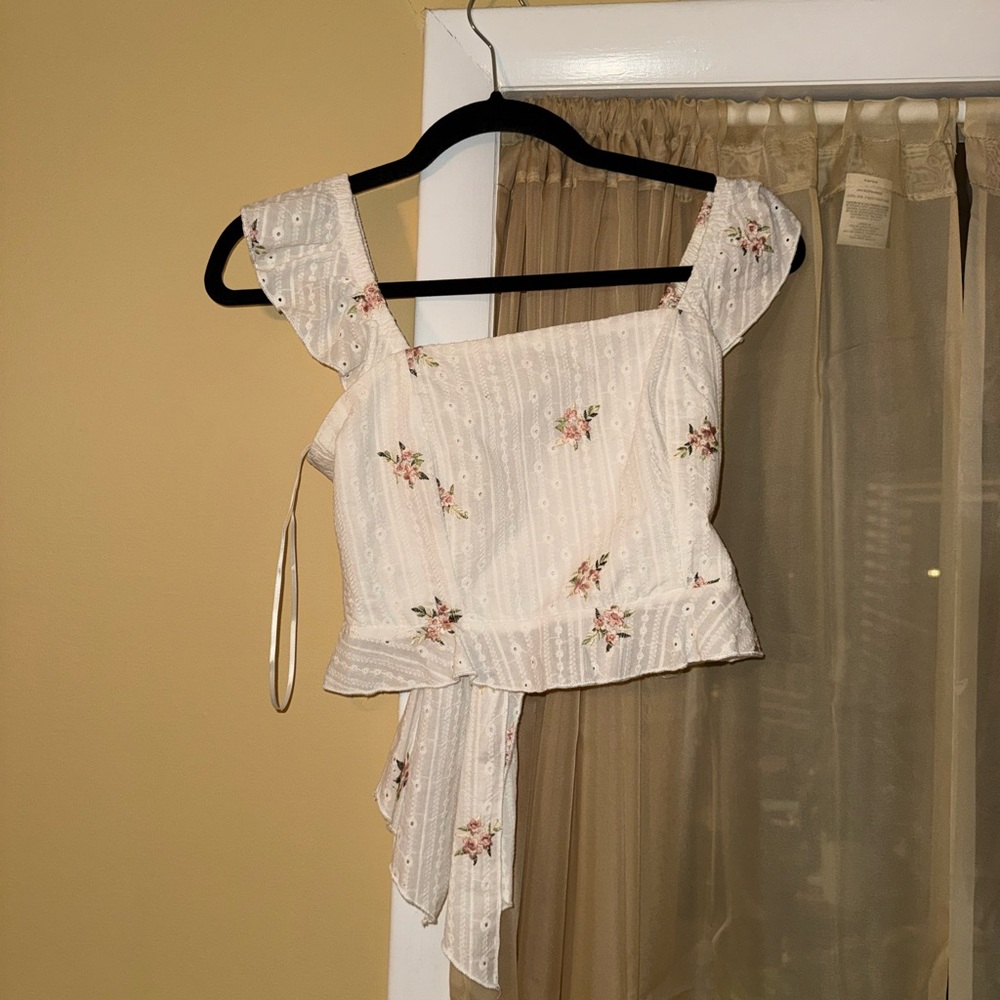 Floral Embroidered Women's Blouse